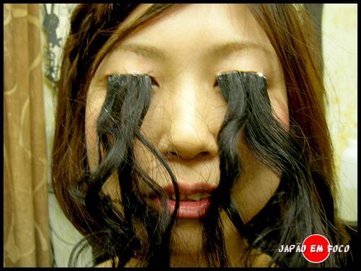 Geisha Asobi - Cílios Longos e Postiços feitos com o próprio cabelo