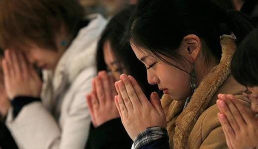 Oração em memória às vítimas do tsunami de 2011