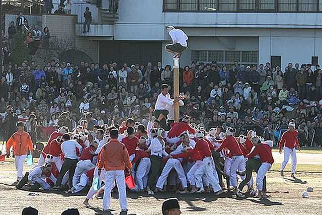 Bo-taoshi, o perigoso jogo japonês que desafia força, estratégia e trabalho em equipe