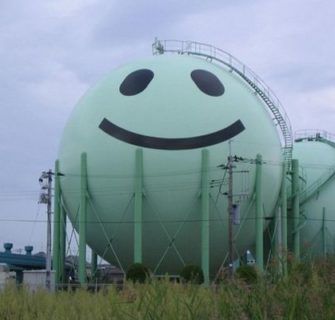 Tanques de gás decorados no Japão