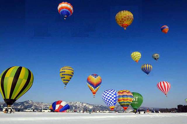 Ojiya Fusen Ikki (小千谷風船一揆): o espetacular festival de balões no inverno de Niigata