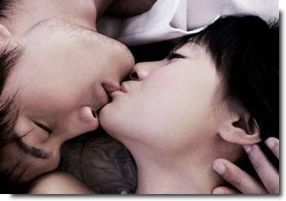 Beijo casal japonês