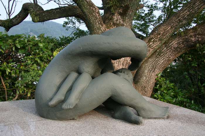 Mulher Protegendo Bebê - Parque da Paz, Nagasaki, Japão