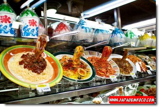 Modelos de comida realistas feitos de plástico no Japão1