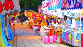 Barraquinhas de comida Yatai nos festivais de verão no Japão.