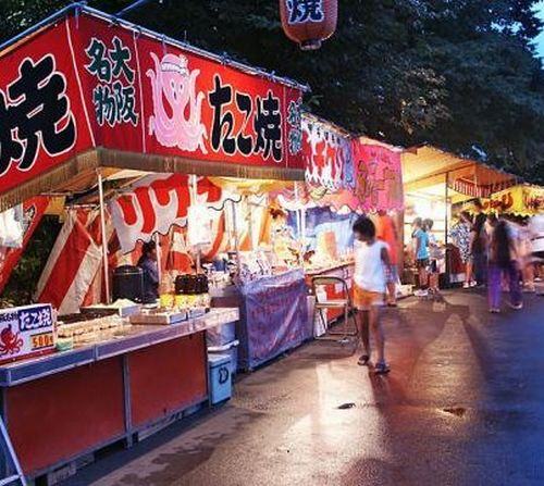 Barraquinhas em festivais de verão no Japão