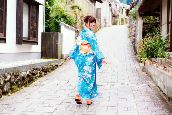 Vestir um yukata no verão