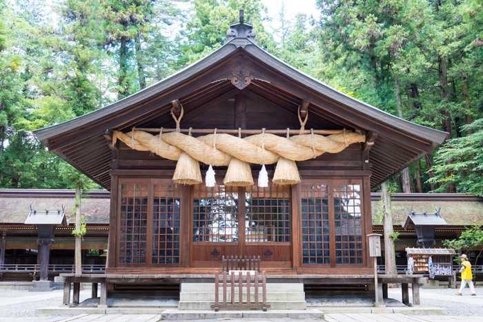 Santuário Suwa-taisha em Nagano.