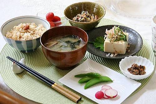 Asa gohan (café da manhã japonês)