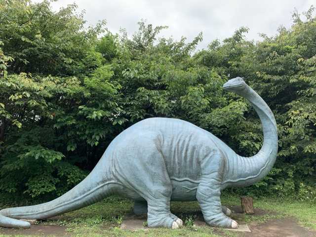 Praça dos Dinossauros no Komuroyama Tsutsuji Park 
