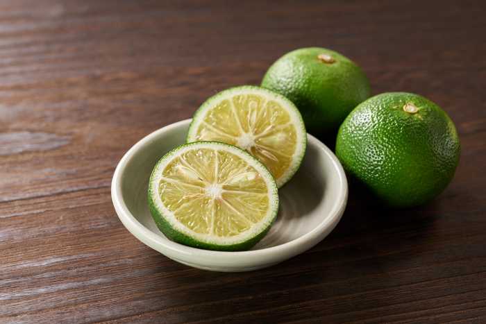 fruta japonesa sudachi 