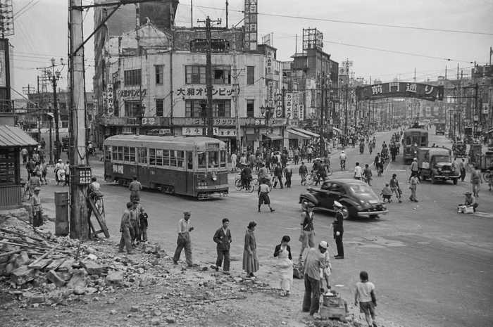 O Japão na década de 40: De uma era militarista e destruição total, à ocupação estrangeira e reconstrução radical