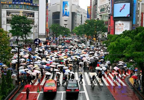 Um dia de chuva em shibuya, hora do rush