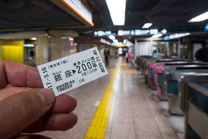 Bilhetes de trem econômicos em Tóquio no Japão 