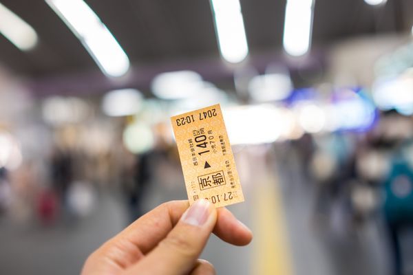 Cinco bilhetes de trem pra você economizar em Tóquio