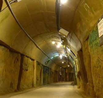 A Trágica História dos Túneis Subterrâneos de Okinawa