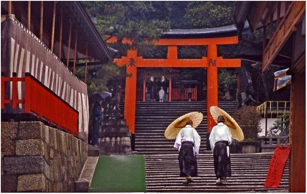 Um dia chuvoso em fushimi Inari