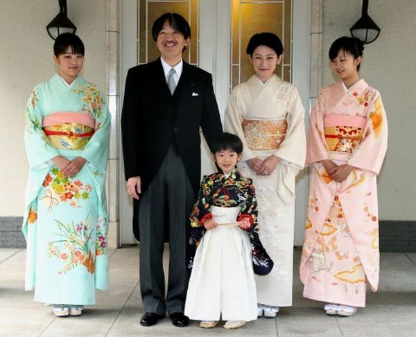príncipe Akishino e família