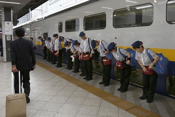 O Milagre dos 7 Minutos - Limpeza nos Shinkansen (Trem-bala japonês)