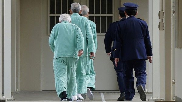 Prisões estão se transformando em lares de idosos no Japão