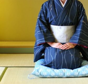 seiza, a maneira tradicional de sentar no Japão