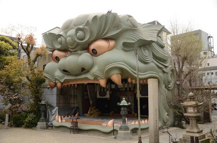 Namba Yasaka Shrine, Osaka. Photo by Stephen Kelly