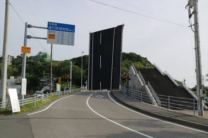 Conheça a engenhosa ponte móvel em Kochi