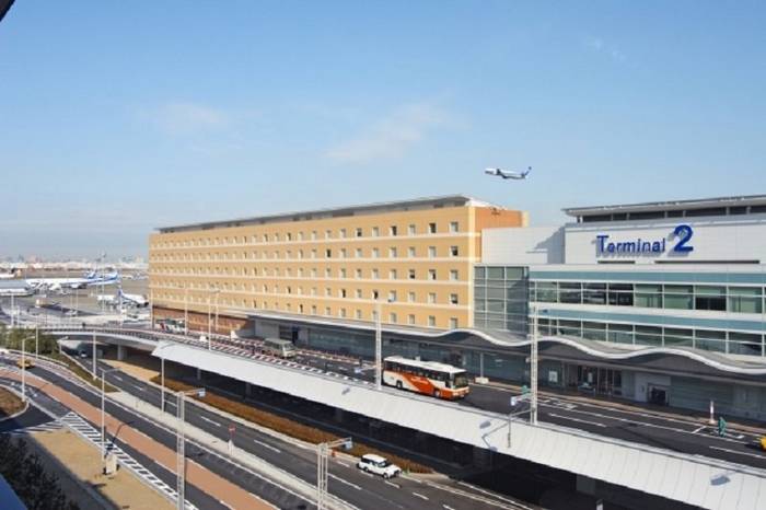 Quarto de hotel, localizado próximo ao aeroporto Haneda em Tóquio, é equipado com um simulador de voo 