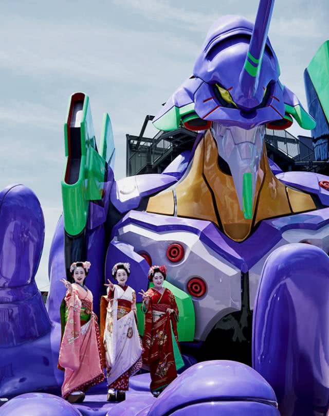 A nova estátua gigante do Evangelion no Toei Kyoto Studio Park