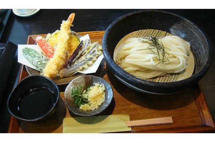 Como comer 14 pratos japoneses populares corretamente