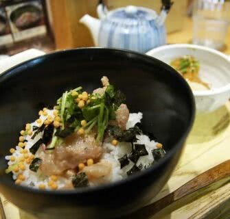 Maneiras simples de desfrutar o Ochazuke, a tradicional sopa de arroz japonesa Imagem de Yuchi Sakuraba (Flickr)
