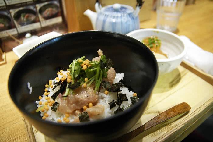Maneiras simples de desfrutar o Ochazuke, a tradicional sopa de arroz japonesa Imagem de Yuchi Sakuraba (Flickr)