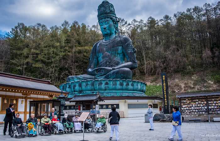 Showa Daibutsu, Templo Seiryuu-ji, Aomori, Japão 