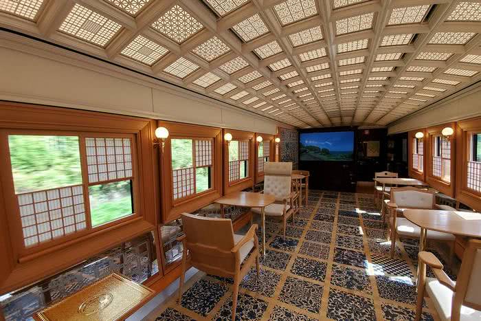 Japan Railways lança novo trem de luxo em Kyushu