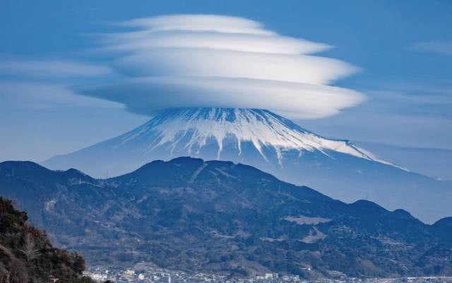 nuvem sobre o Mt. Fuji