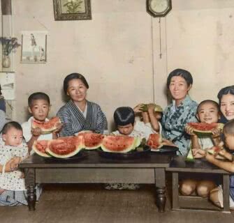 Photobook colorido mostra o cotidiano antes da bomba em Hiroshima