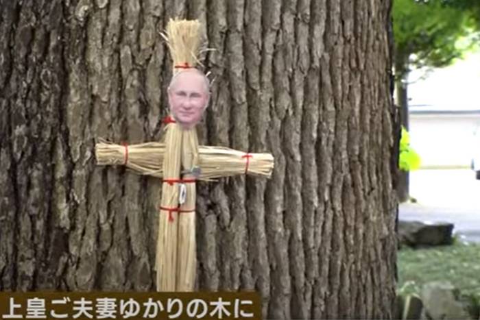 Bonecos de palha com fotos de Putin são encontrados em vários santuários do Japão
