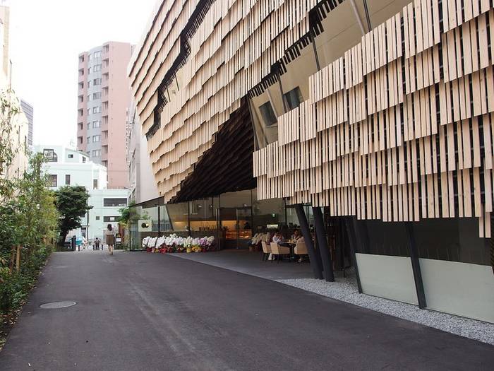 Kengo Kuma - Daiwa Ubiquitous Computing Research Building, Japan Imagem de Guilhem Vellut (Flickr)