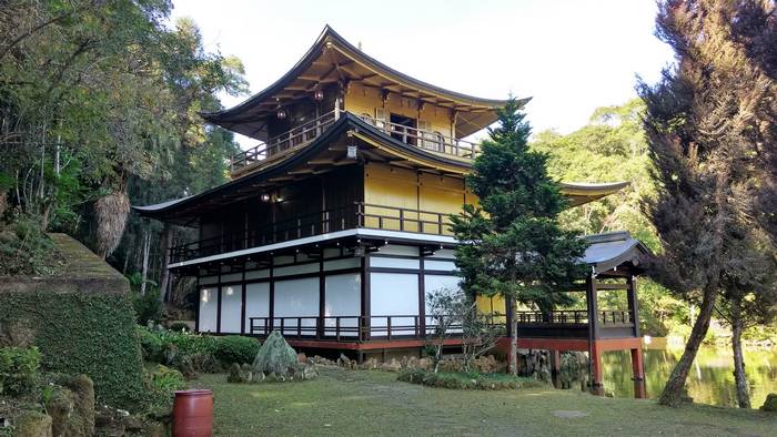 Kinkaku-ji do Brasil (wikimedia commons)