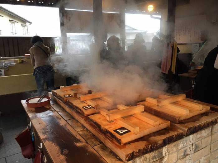 A cidade japonesa onde a comida é cozinhada no inferno