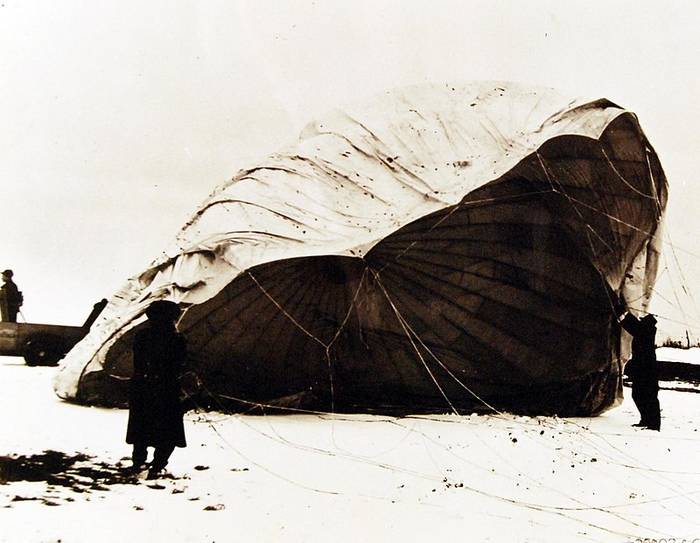 Balão encontrado perto de Bigelow, Kansas em 23 de fevereiro de 1945 