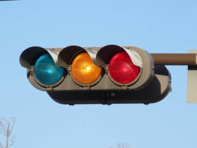 Por que os semáforos no Japão têm a cor azul e não verde?