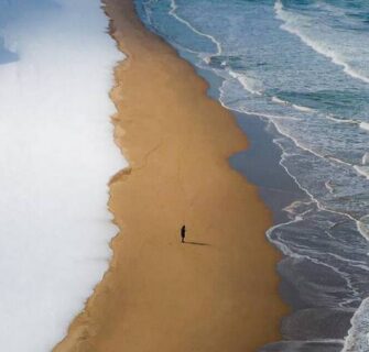 Um lugar incrível onde neve, areia e mar se encontram tornou-se viral no Japão