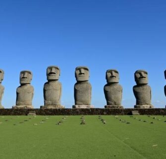 Estátuas Moai no Japão