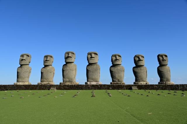 Estátuas Moai no Japão 