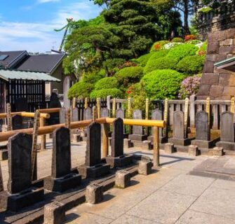 Túmulos dos 47 ronin no Templo Sengakuji