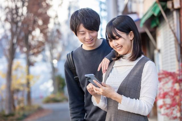 Um terço dos adultos solteiros do Japão com menos de 50 anos nunca namoraram