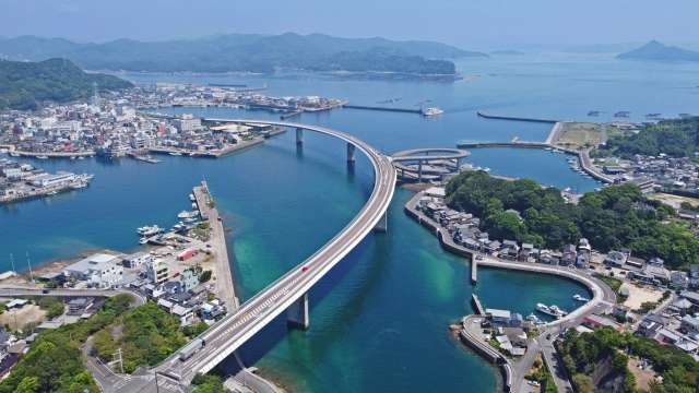 A incrível Ponte Ushibuka Haiya localizada em Amakusa, província de Kumamoto