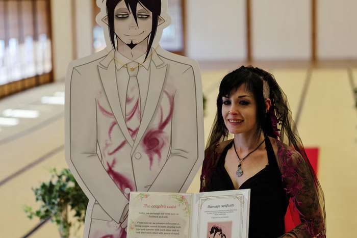 Australiana se casa no Japão com personagem de mangá (reuters)