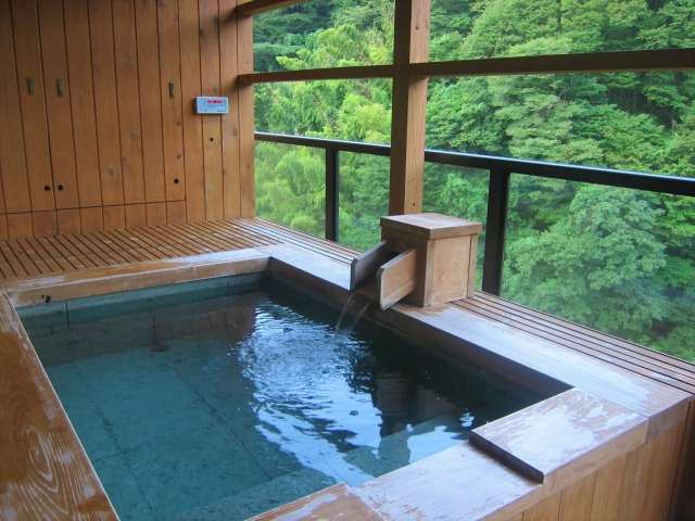 Banho Onsen em um ryokan